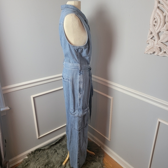 UNIVERSAL THREAD Light Wash Denim Sleeveless Zip Up Belted Boho Cargo Jumpsuit - Picture 5 of 8